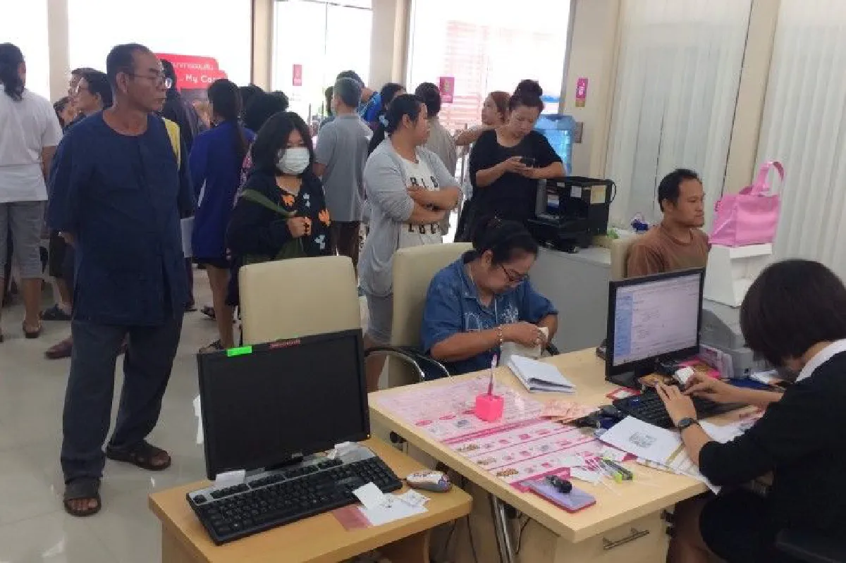 ลงทะเบียนผู้มีรายได้น้อยวันสุดท้ายคึกคัก