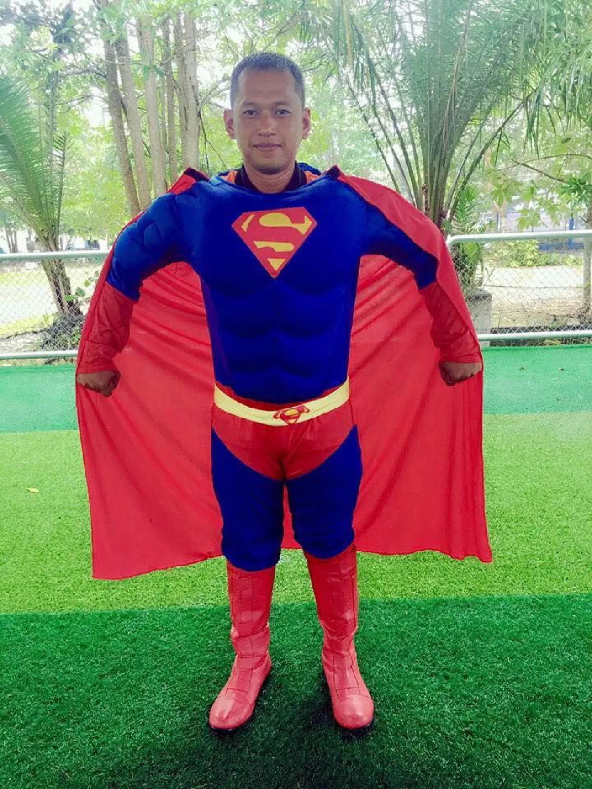 คุณครูอนุบาลรือเสาะ เเต่งชุดซุปเปอร์ฮีโร่ ต้อนรับเด็กๆ เปิดเทอมวันแรก