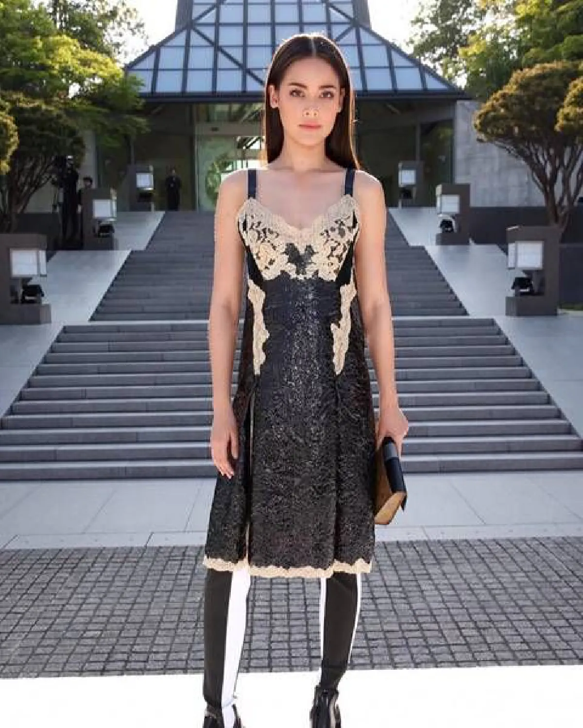 ญาญ่า อุรัสยา แชะภาพคู่ซุปตาร์ ฟ่าน ปิงปิง ประชันความสวยแซ่บ