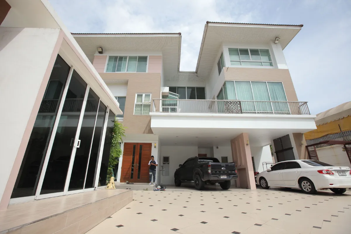 บุ๋ม ปนัดดา จากที่เคยอยู่แฟลตเล็กๆ สู่บ้านในฝันสุดอลังการ 15 ห้องนอน