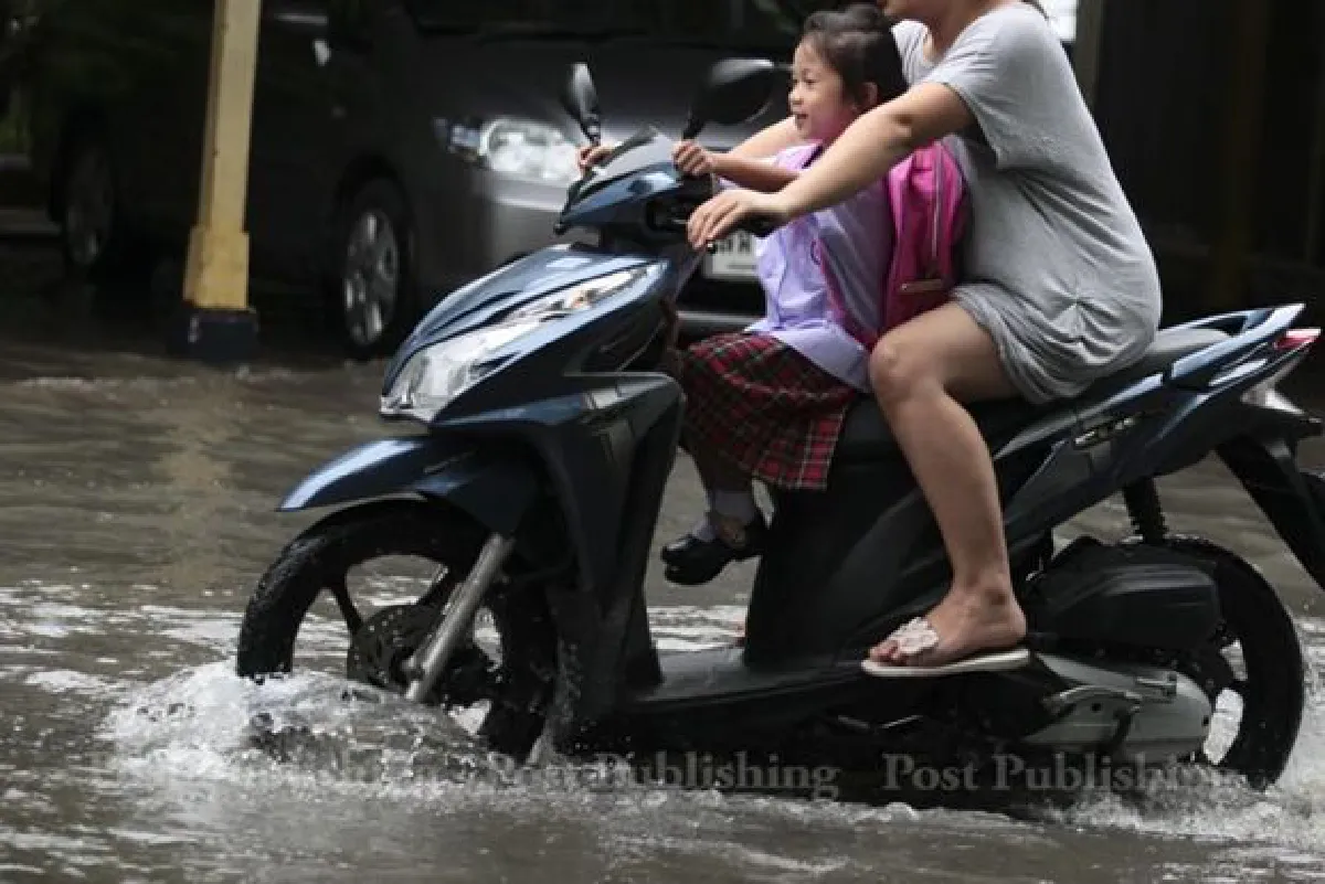Heavy rains flood parts of Bangkok, more expected