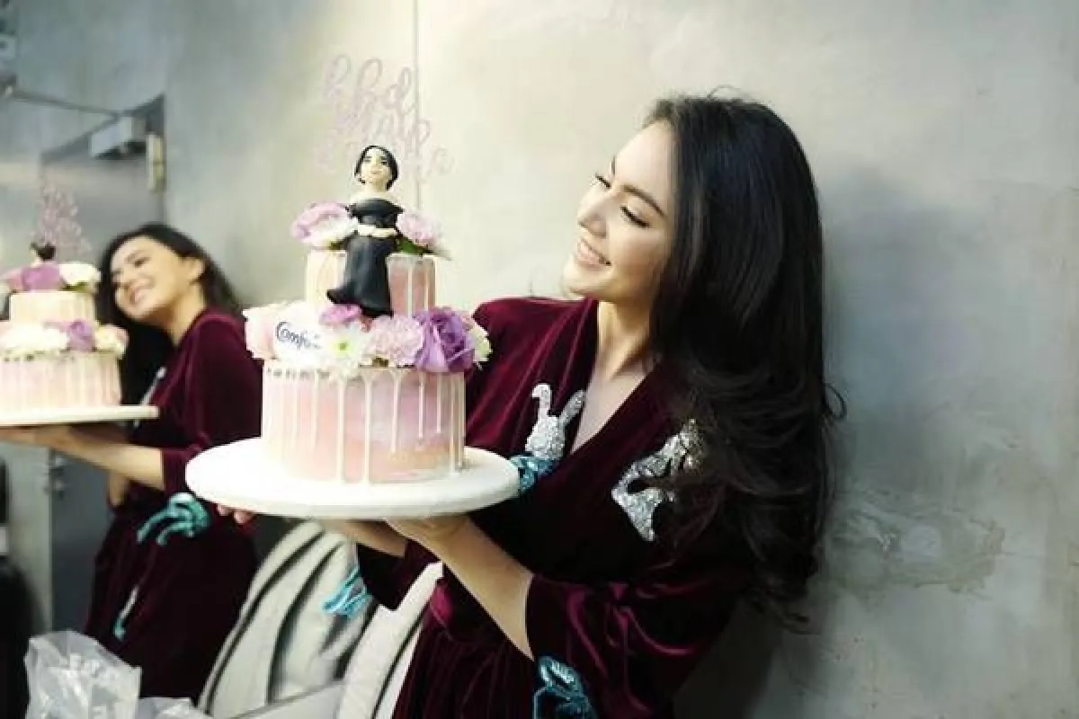 หอมฟุ้งทั่วบ้าน! ใหม่ ดาวิกา ฉลองวันเกิด 25 ปีท่ามกลางหมู่มวลดอกไม้