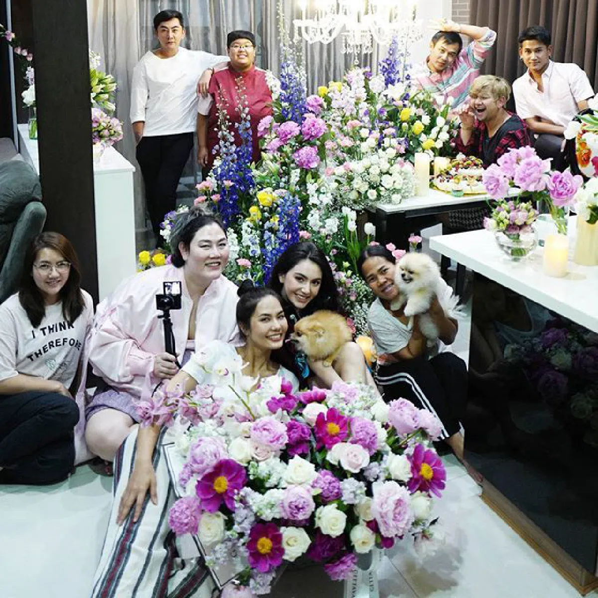 หอมฟุ้งทั่วบ้าน! ใหม่ ดาวิกา ฉลองวันเกิด 25 ปีท่ามกลางหมู่มวลดอกไม้