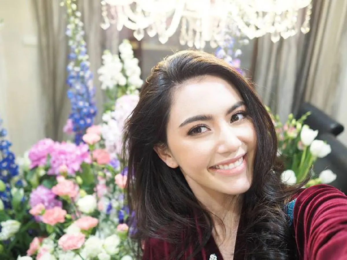 หอมฟุ้งทั่วบ้าน! ใหม่ ดาวิกา ฉลองวันเกิด 25 ปีท่ามกลางหมู่มวลดอกไม้