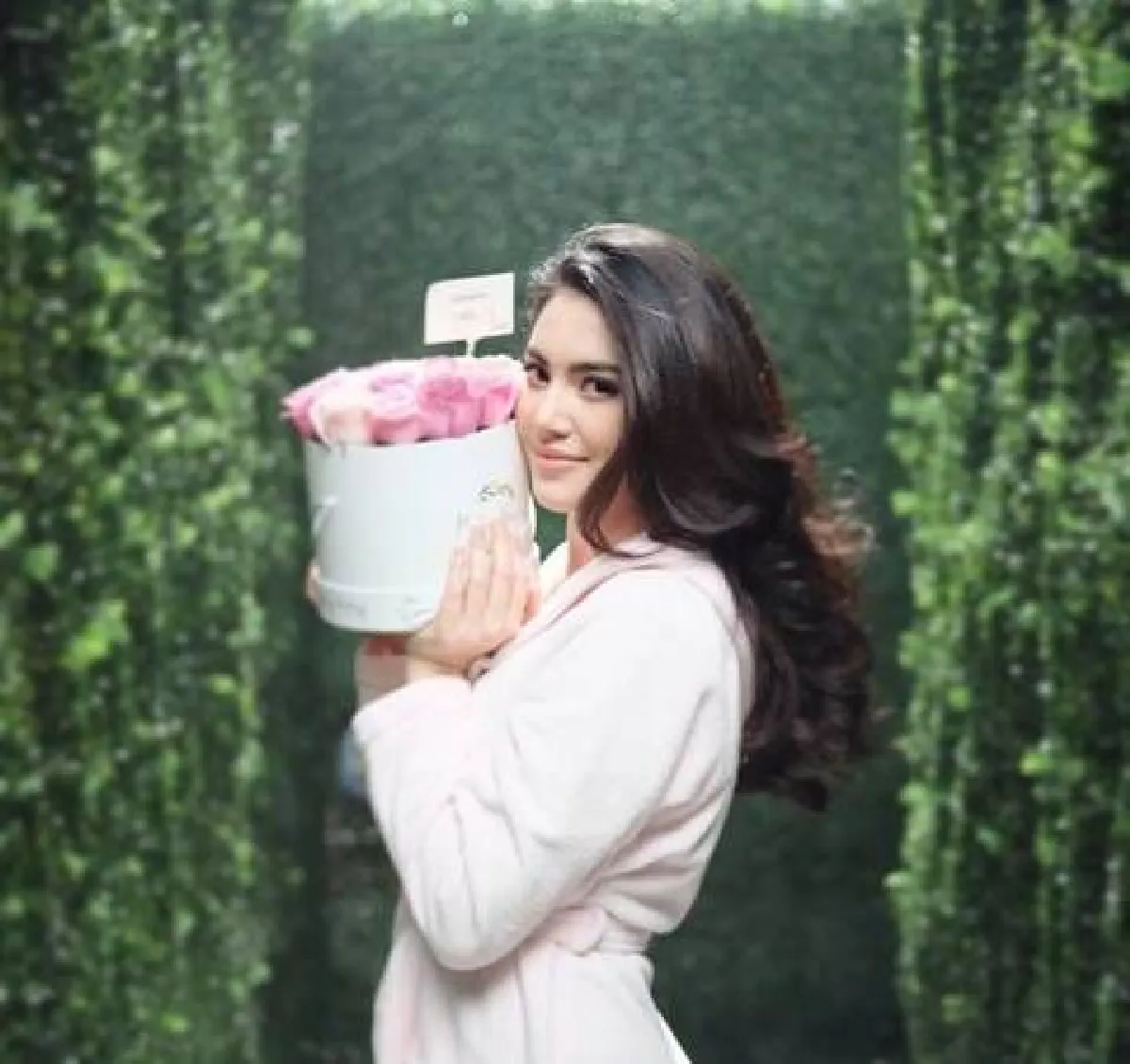 หอมฟุ้งทั่วบ้าน! ใหม่ ดาวิกา ฉลองวันเกิด 25 ปีท่ามกลางหมู่มวลดอกไม้