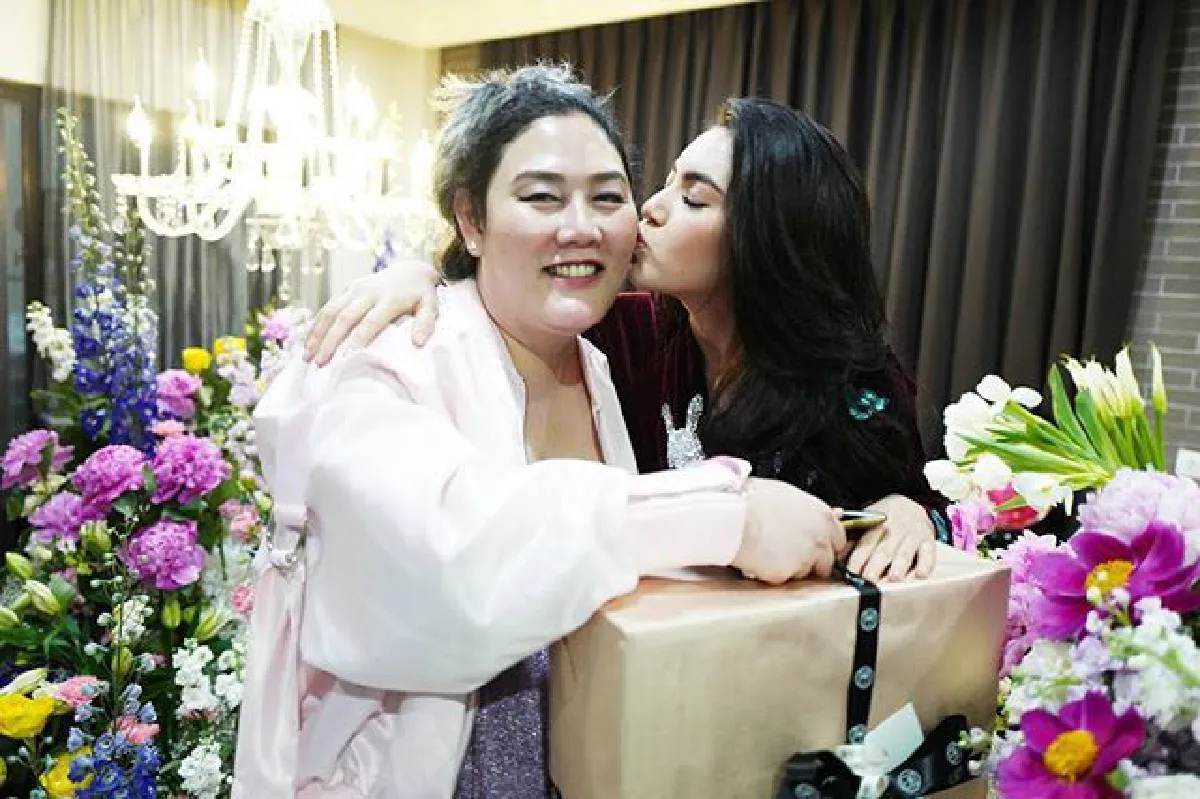 หอมฟุ้งทั่วบ้าน! ใหม่ ดาวิกา ฉลองวันเกิด 25 ปีท่ามกลางหมู่มวลดอกไม้