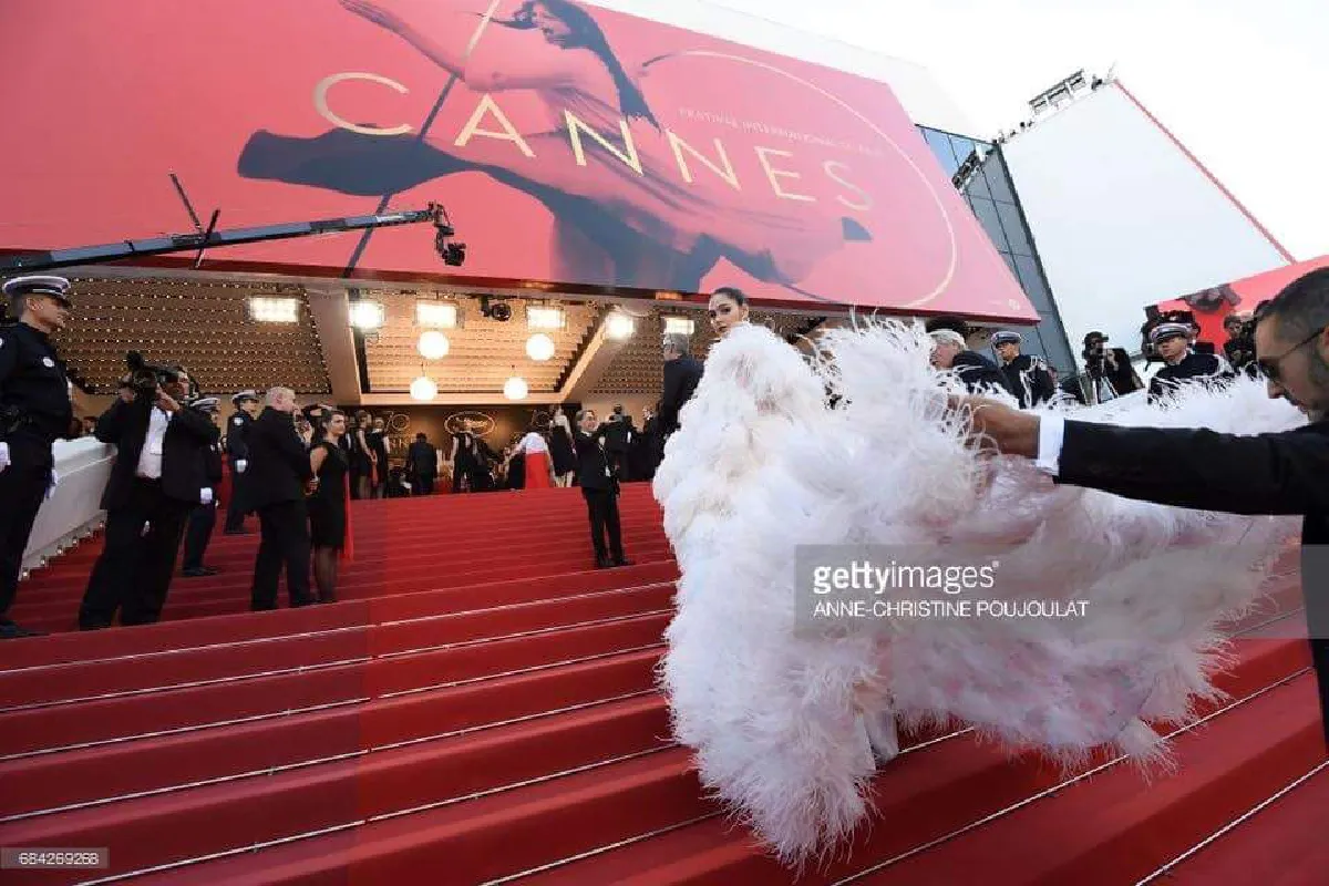 15 ภาพสวยออร่า ชมพู่ อารยา เธอมาเพื่อแย่งซีนบนพรมแดงเมืองคานส์