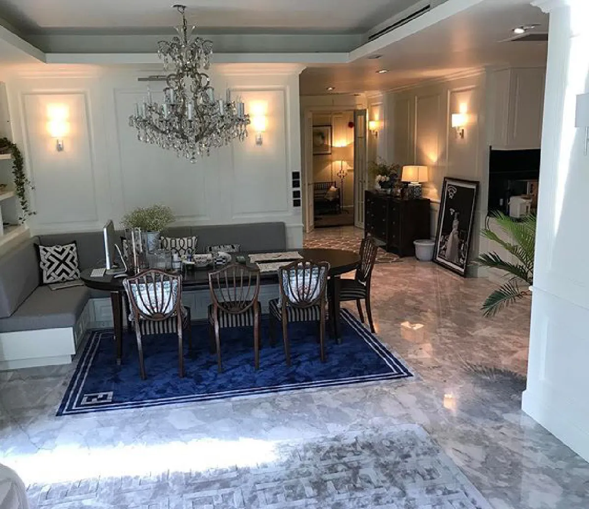 ส่องคอนโดหรู ปอย ตรีชฎา ตกแต่งมุมใหม่ด้วยโคมไฟระย้าร้อยปี