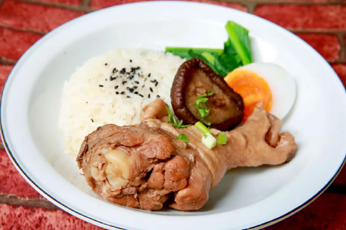 สูตรเด็ดรสสุดยอด  เฮียอ๊อกบะหมี่ไก่ตุ๋น