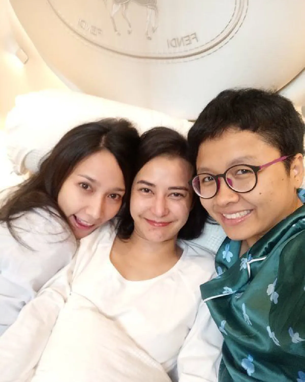 ตื่นมาก็สวยเลย! อั้ม พัชราภา โชว์หน้าสดส่งตรงจากเตียงนอน