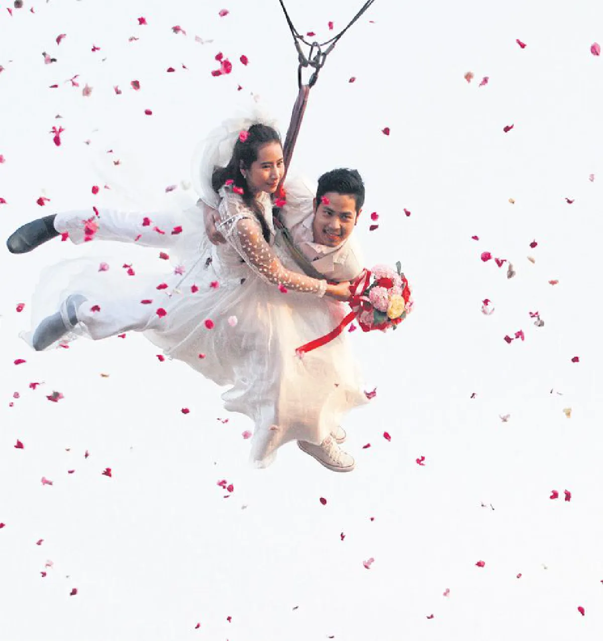 พรีเวดดิ้งโชว์แข่งแหวก แชร์โซเชียลแล้วดัง