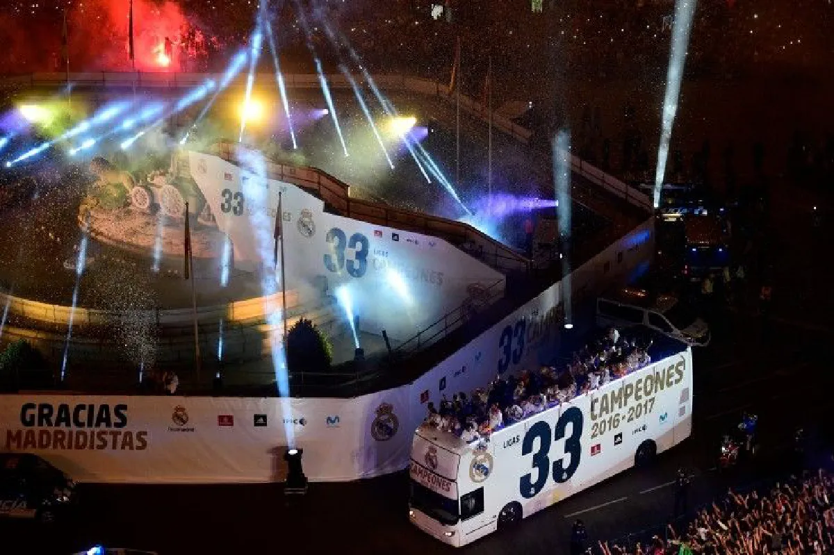 "ชุดขาว" ฉลองแชมป์ลาลีกาสมัยที่ 33 ก่อนดวลยูเว่