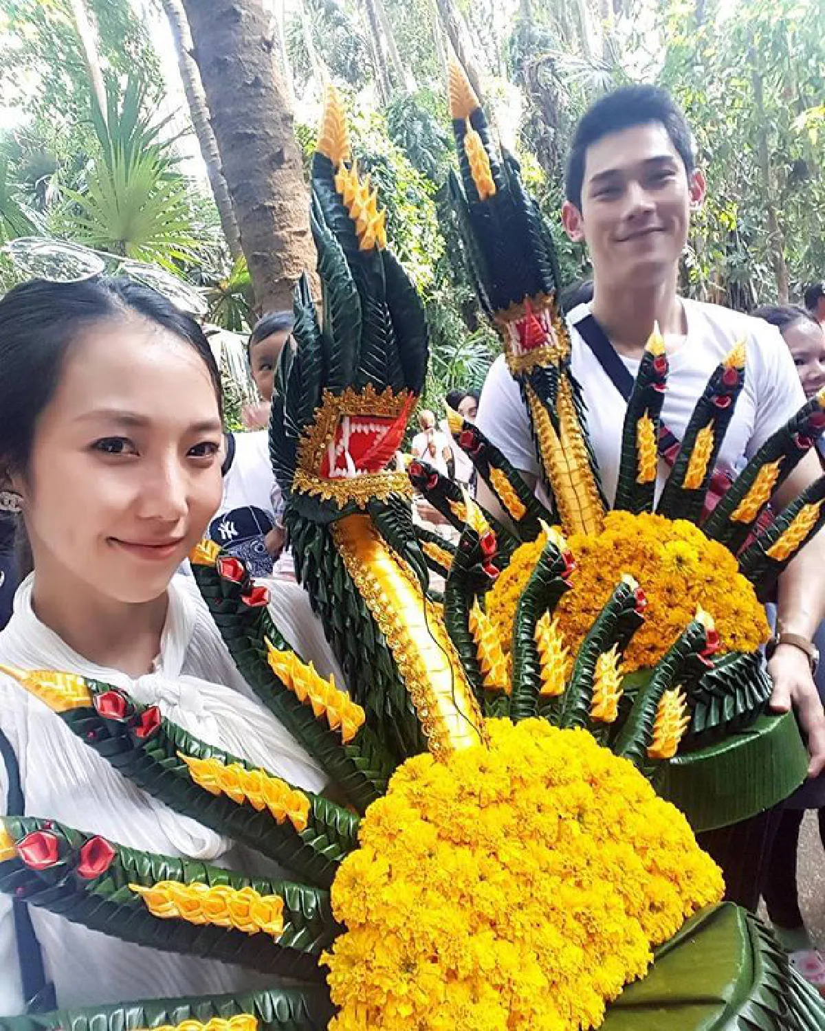 คู่รักสายบุญ! กันต์ กันตถาวร ควงแฟนสาวไหว้ขอพรที่คำชะโนด