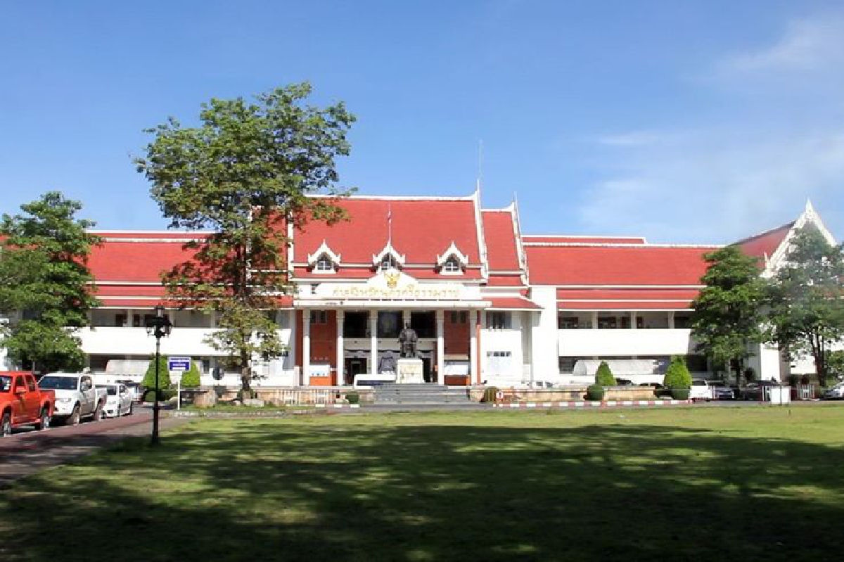 ศาลสืบพยานนัดแรกท่านชายอ๊อฟ-ผู้การเก๊ตุ๋นชาวบ้าน ศาลสืบพยานนัดแรกท่านชายอ๊อฟ-ผู้การเก๊ตุ๋นชาวบ้าน