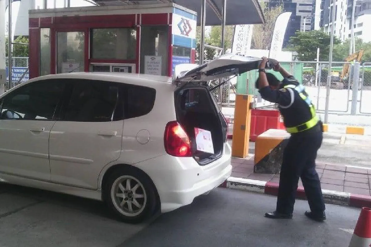 รถไฟฟ้าคุมเข้มความปลอดภัยหลังเหตุวางบึ้มโรงพยาบาล