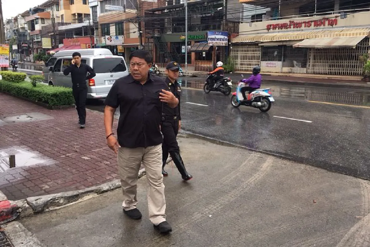 ฝนถล่มกรุงน้ำท่วมถนนระบายไม่ทัน-จราจรอัมพาต