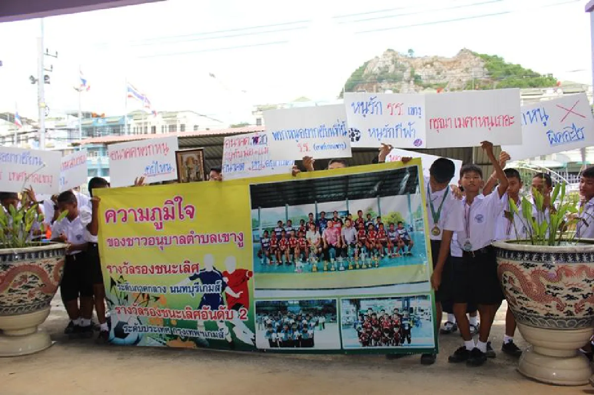 นักเรียนร่ำไห้สภาเทศบาลไม่อนุมัติขยายชั้นเรียน