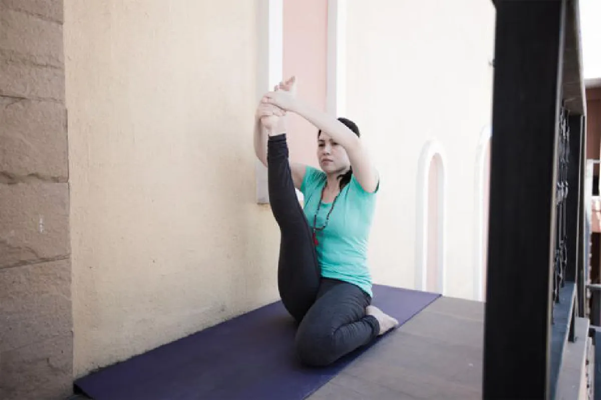 โยคะช่วยลดอาการตึงของกล้ามเนื้อและข้อต่อ Krounchasana (Heron Pose)