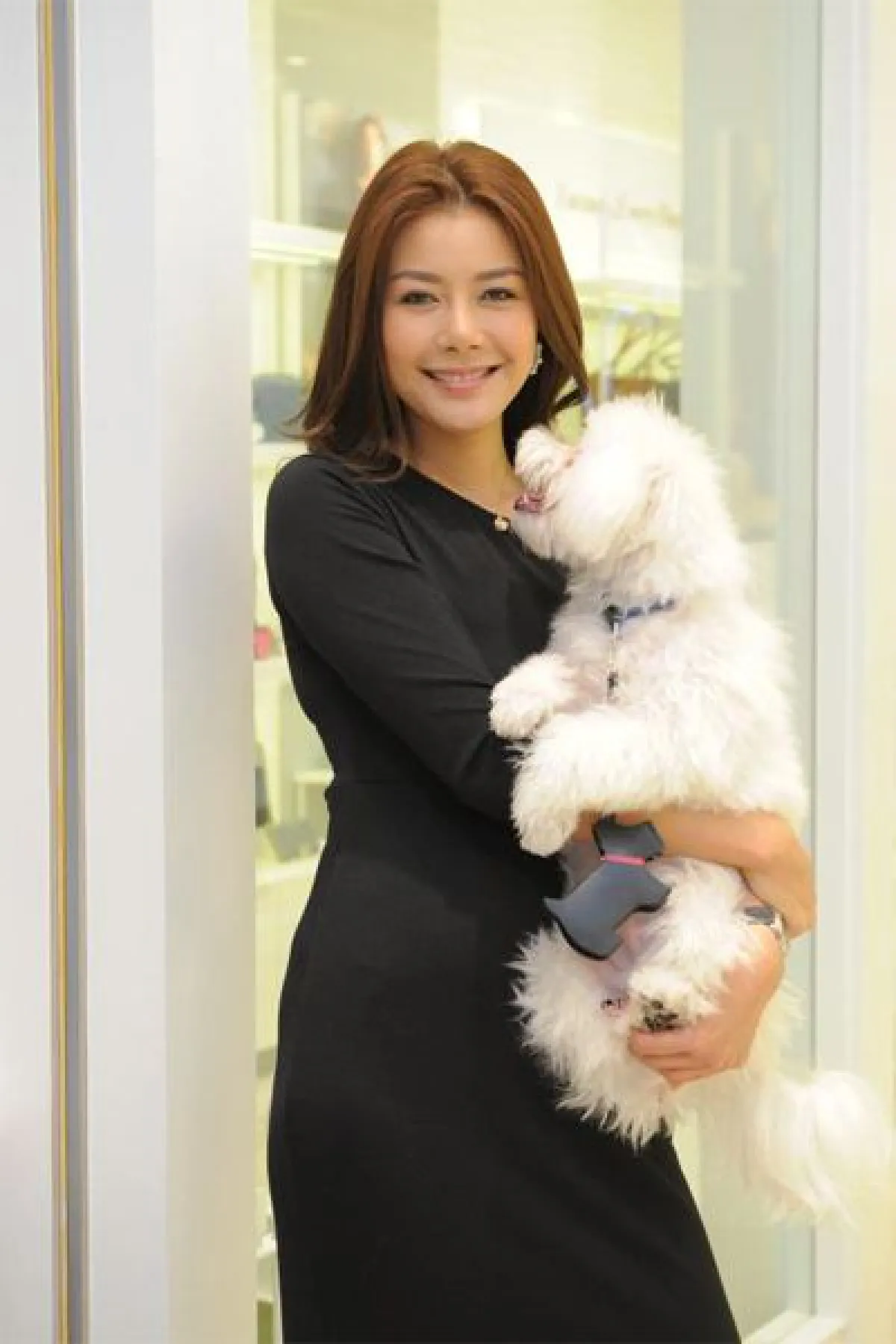 ต้องมนต์สองนางฟ้า สวยแถมใจดี