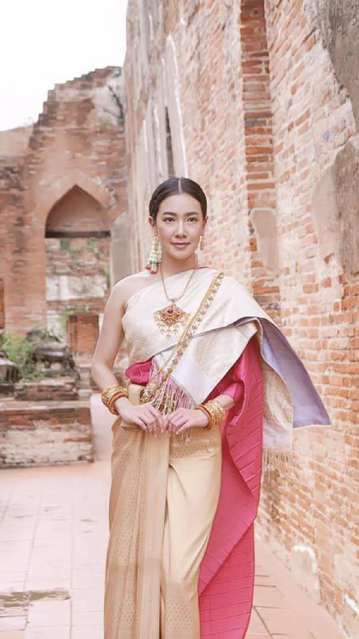 งดงามอ่อนช้อย! นุ่น วรนุช รำถวายสิ่งศักดิ์สิทธิ์ที่จ.อยุธยา (มีคลิป)