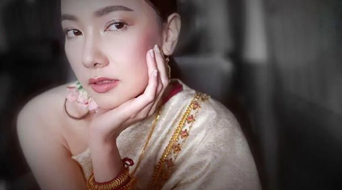 งดงามอ่อนช้อย! นุ่น วรนุช รำถวายสิ่งศักดิ์สิทธิ์ที่จ.อยุธยา (มีคลิป)