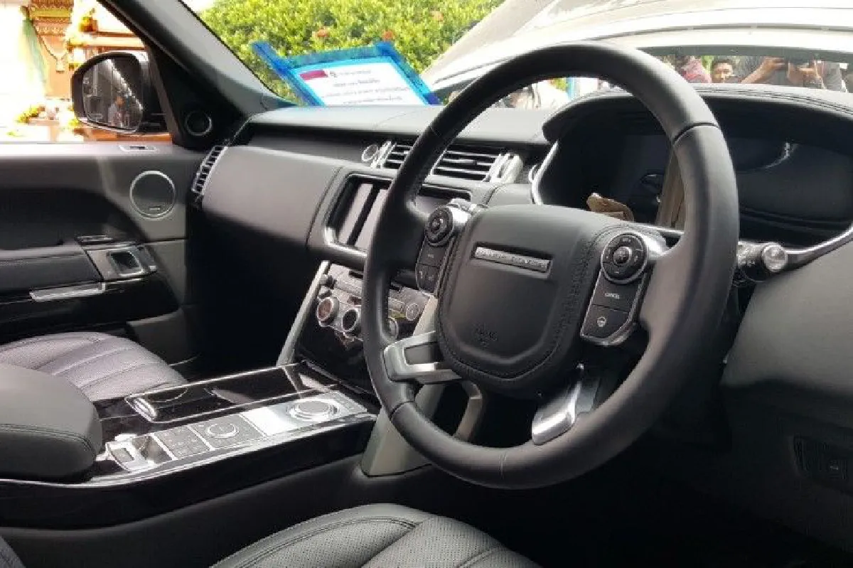 ดีเอสไอ-กรมศุลฯตรวจโกดังย่านลาดกระบังอายัดรถหรูอีก1คัน