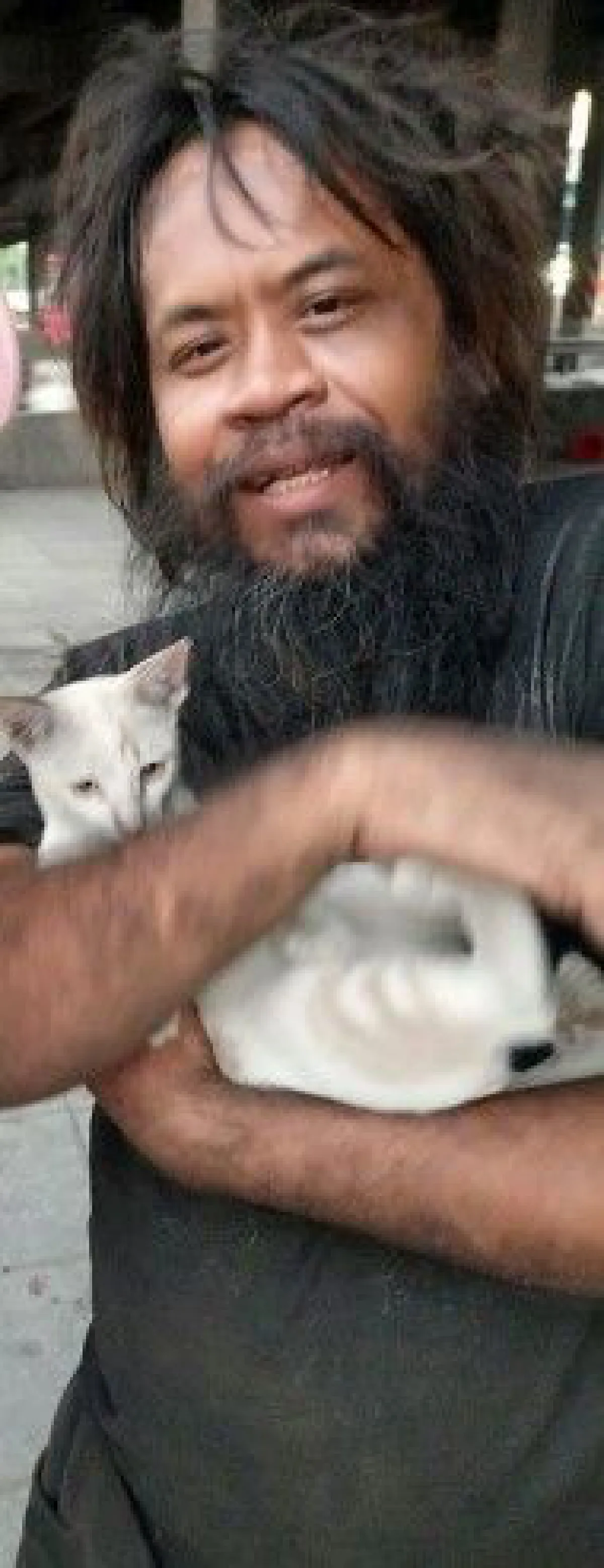 "ลุงดำ" ชายมอซอ ขายมะนาวนำเงินซื้ออาหารช่วยเเมวจรจัด