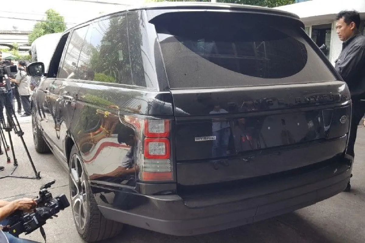 ดีเอสไอ-กรมศุลฯตรวจโกดังย่านลาดกระบังอายัดรถหรูอีก1คัน