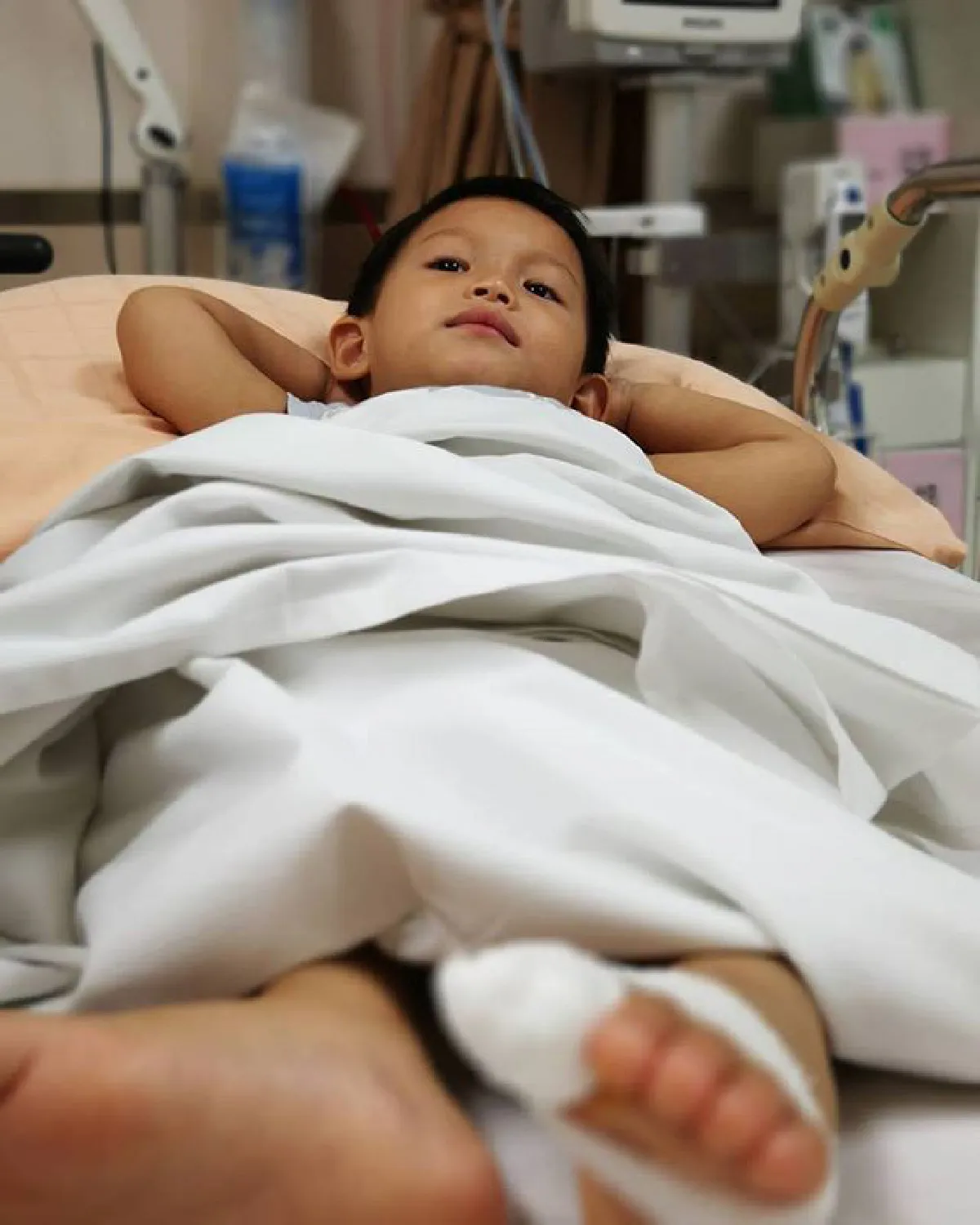ปีเตอร์ คอร์ป หายห่วง! ลูกชายไม่มีอาการผิดปกติหลังถูกไฟช็อต