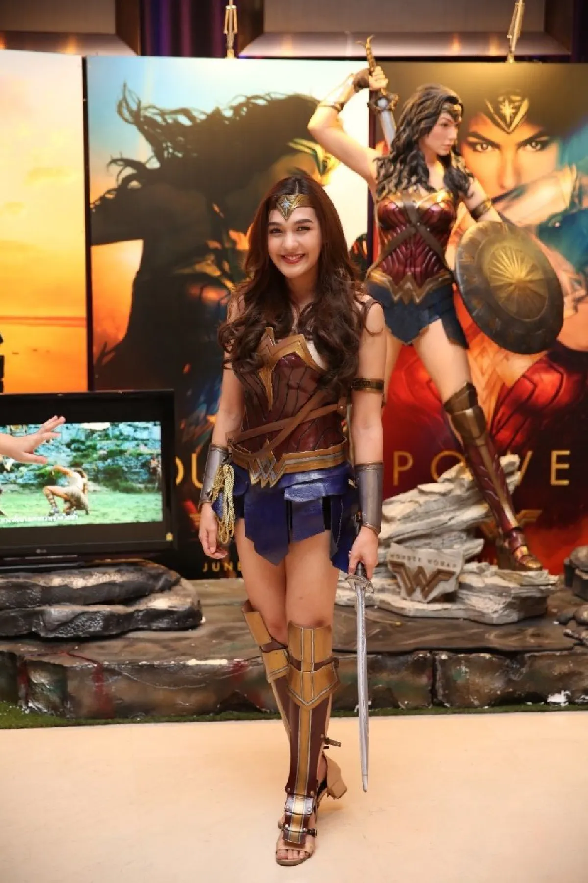 6 สาวเดอะเฟซ เดินแฟชั่นโชว์ในงาน “Exclusive Night Wonder Woman”