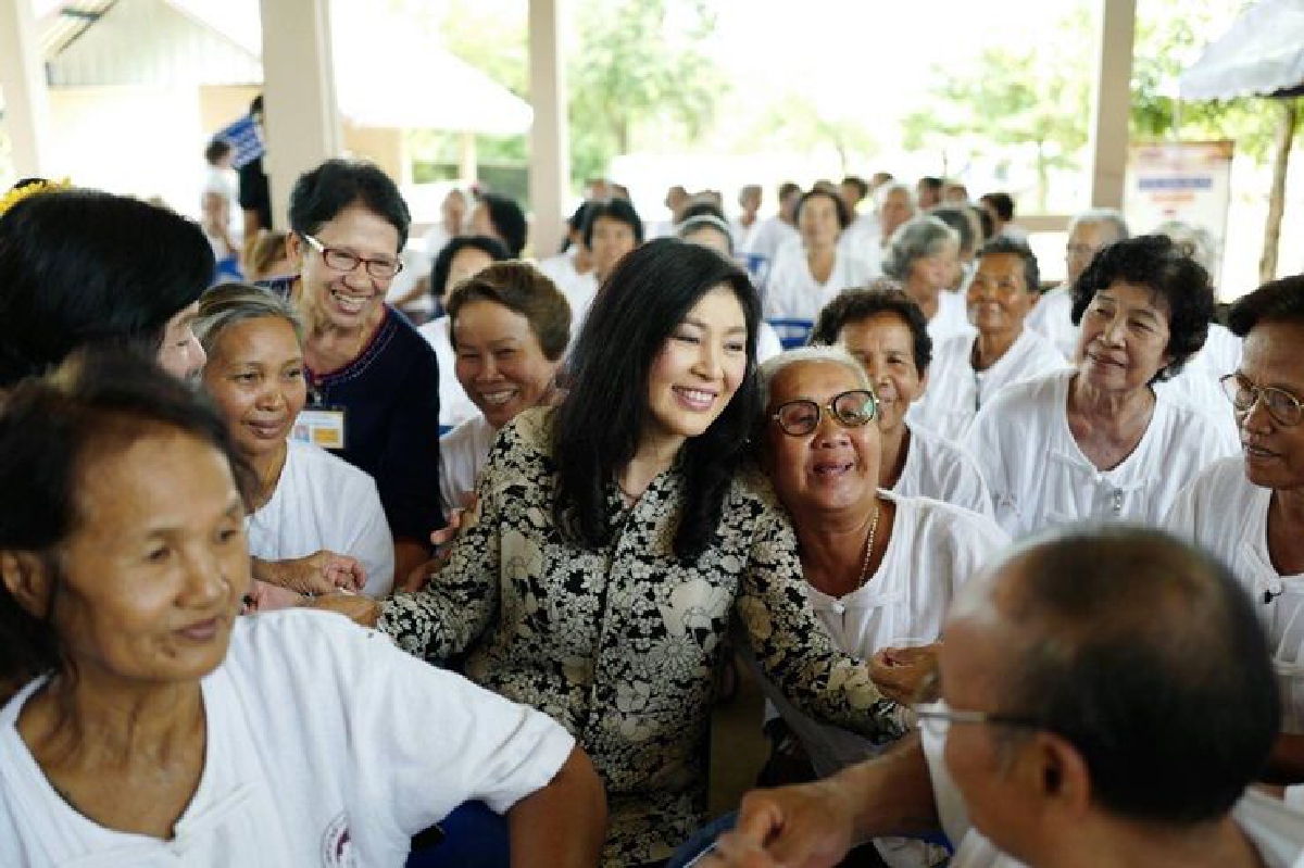 ชาวบ้านถาม"ยิ่งลักษณ์"เมื่อไหร่เลือกตั้ง ชาวบ้านถาม"ยิ่งลักษณ์"เมื่อไหร่เลือกตั้ง