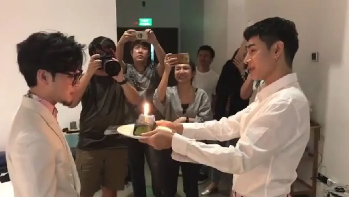 น่ารักชวนฟิน! เป๊ก ผลิตโชค ยกเค้กเซอร์ไพรส์วันเกิด ทอม อิศรา