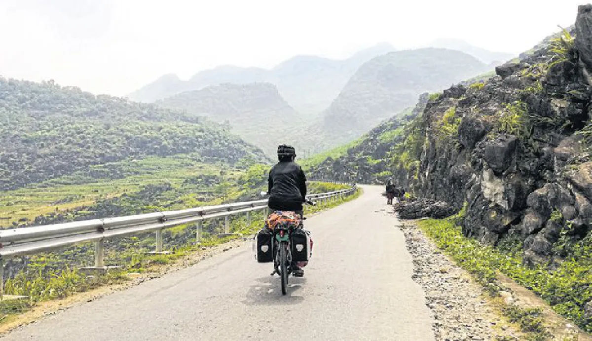 สองขาปั่น... สองล้อหมุน... บนเขาสูงชันที่ห่าซาง...