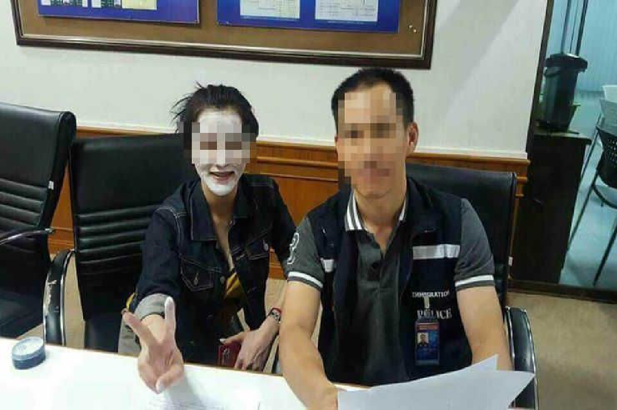 เด้ง! 2 ตม.เซ่นภาพคู่"เปรี้ยว" เด้ง! 2 ตม.เซ่นภาพคู่"เปรี้ยว"
