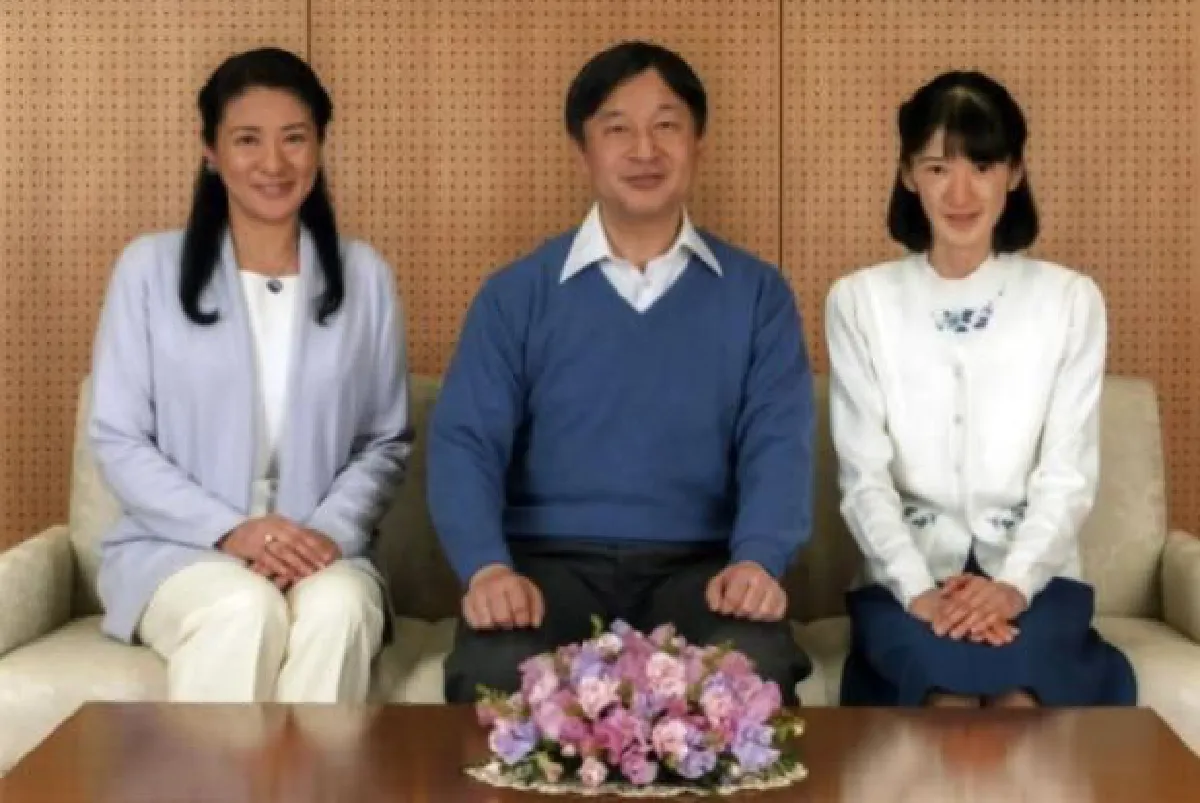 Japan: First emperor abdication in over 200 years, enabling-law passed