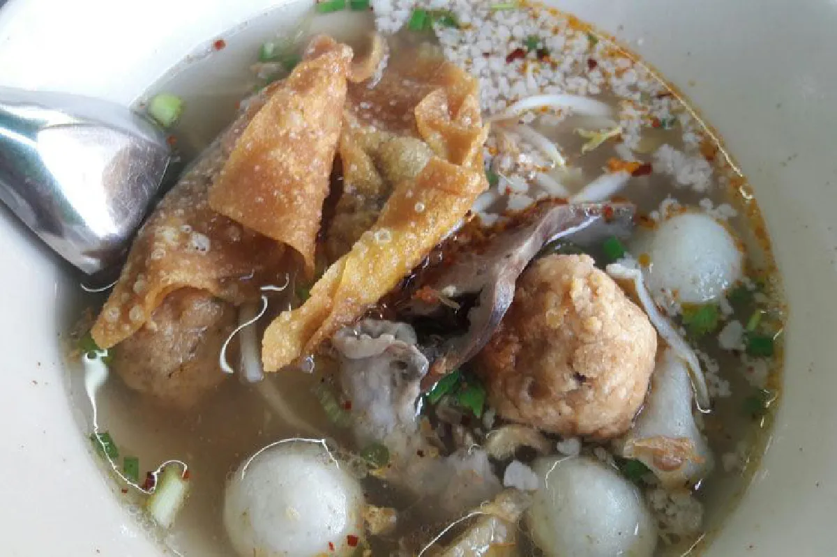 เย็นตาโฟเจ๊ปุ๊ย (เจ้าเก่า) อร่อยจริง!