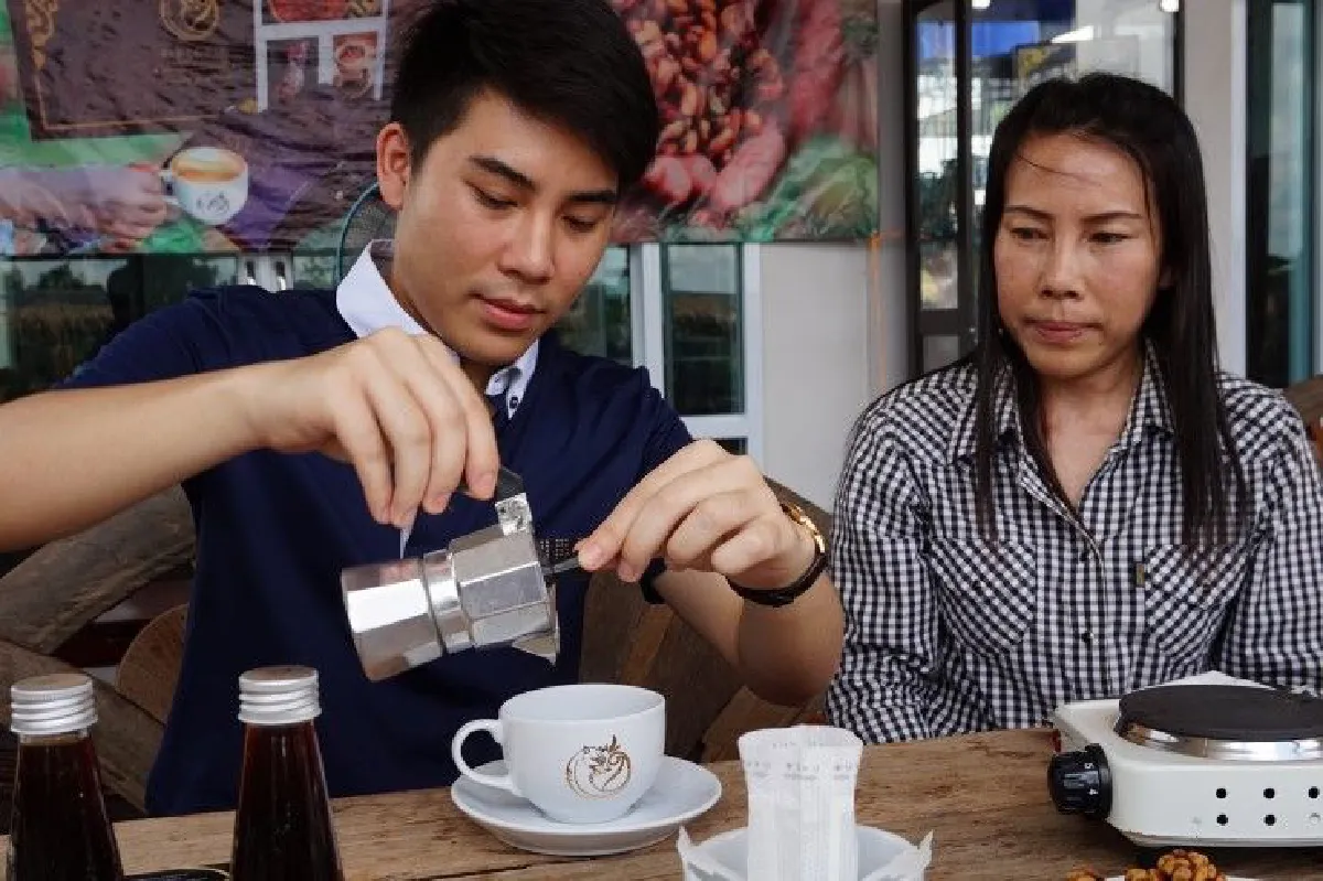 บัณฑิตหนุ่มพลิกฟื้นที่ดินบ้านเกิดผลิตกาแฟขี้ชะมดขายรายได้งาม