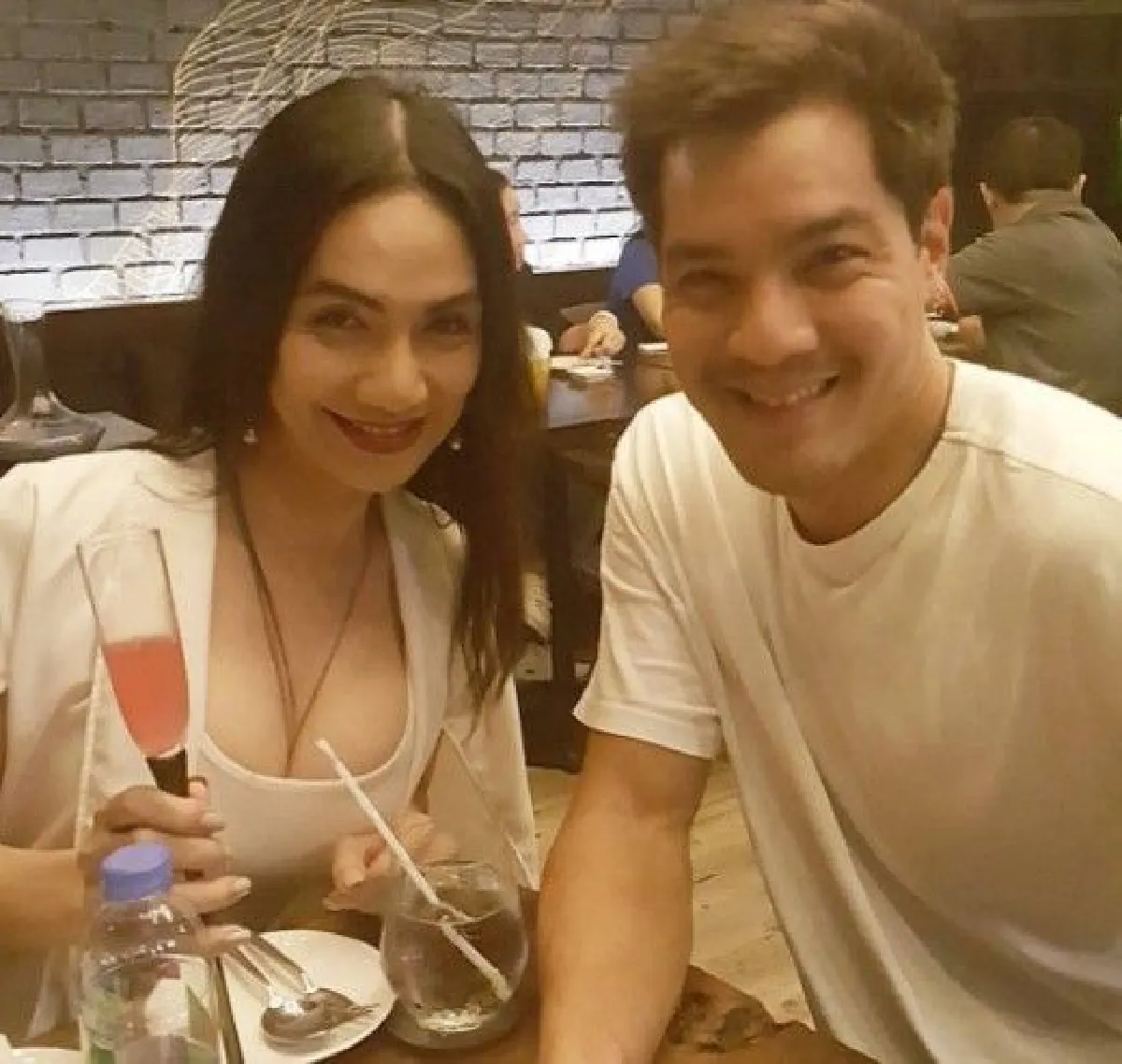 "หญิงรฐา" ควง ไฮโซตุลย์ ฝากตัวแก๊ง 2002 ราตรี