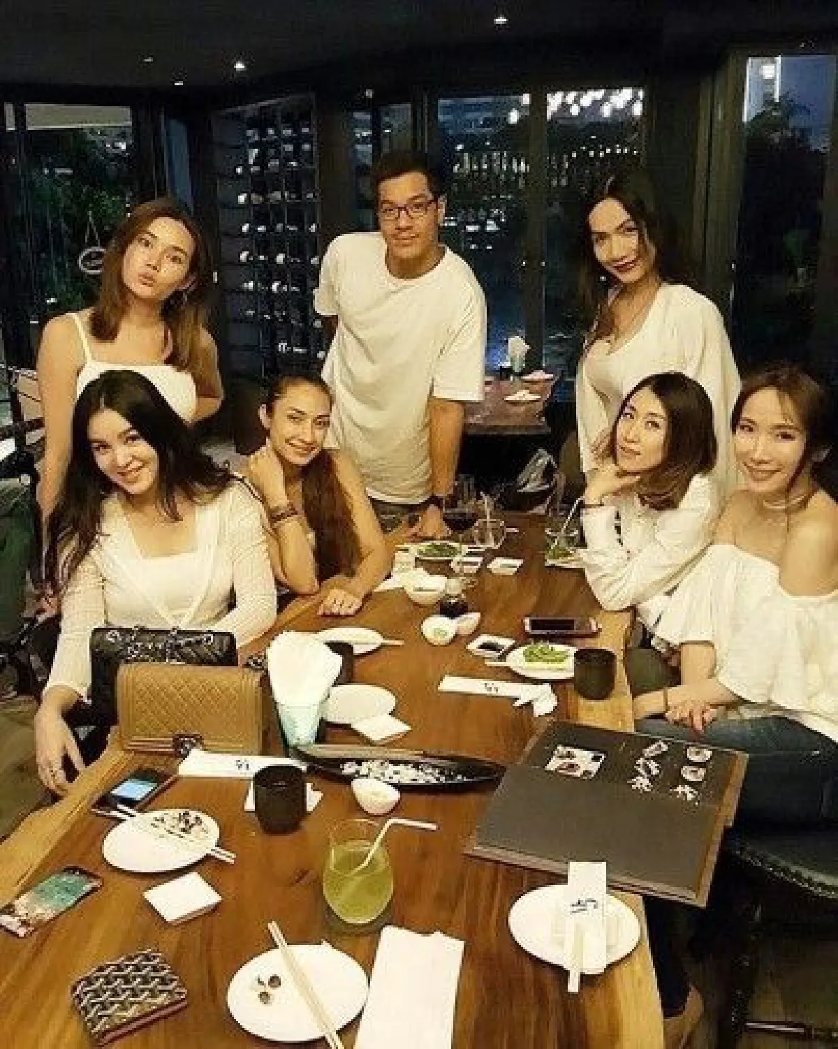 "หญิงรฐา" ควง ไฮโซตุลย์ ฝากตัวแก๊ง 2002 ราตรี