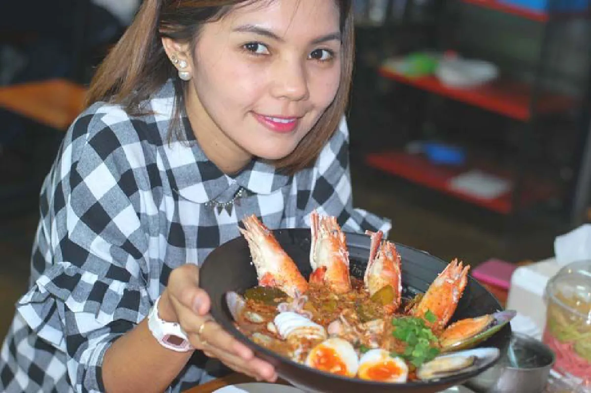 เตี๋ยวตาล๋อ ต้มยำมันกุ้งสดซีฟู้ดรสจี๊ดจ๊าด