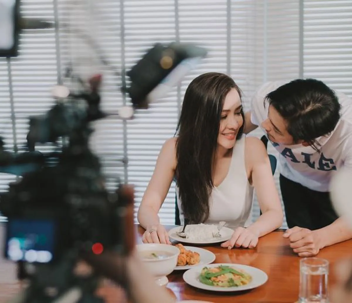 คู่นี้ยังไง? ศรราม-นิโคล จับมือเดินห้าง-หยอดหวานผ่านไอจี
