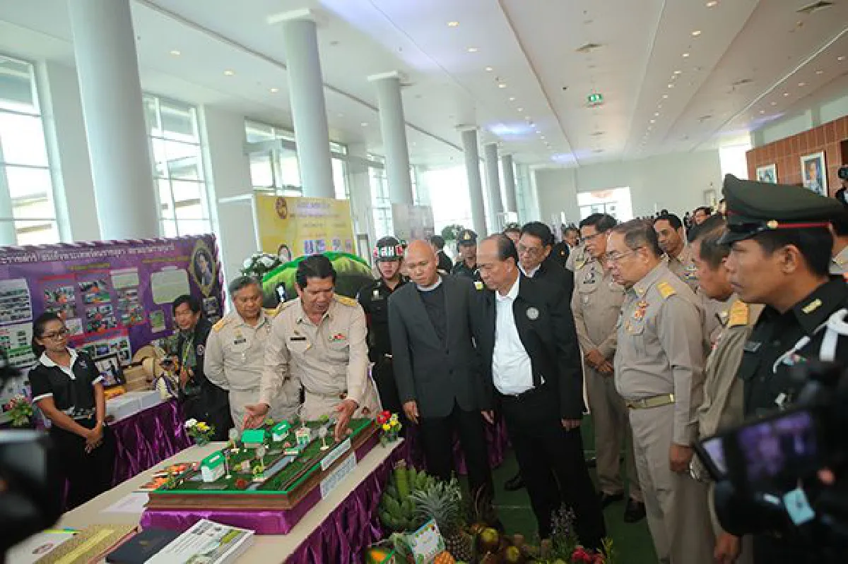 มท.1 ลงพื้นที่เพื่อมอบนโยบายรัฐบาลและกระทรวงมหาดไทย