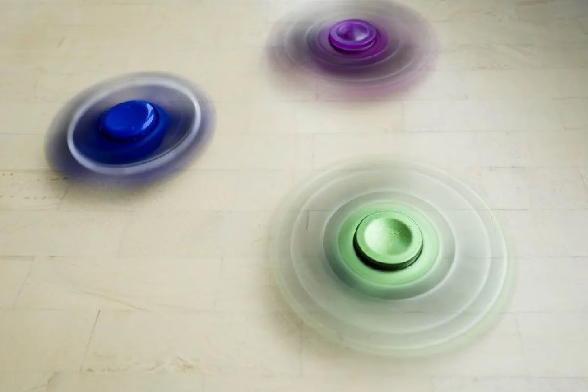 ส่องปรากฏการณ์ "Fidget Spinner" จะฮิตกันอีกนานไหม?