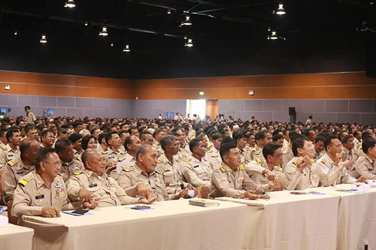 มท.1 ลงพื้นที่เพื่อมอบนโยบายรัฐบาลและกระทรวงมหาดไทย