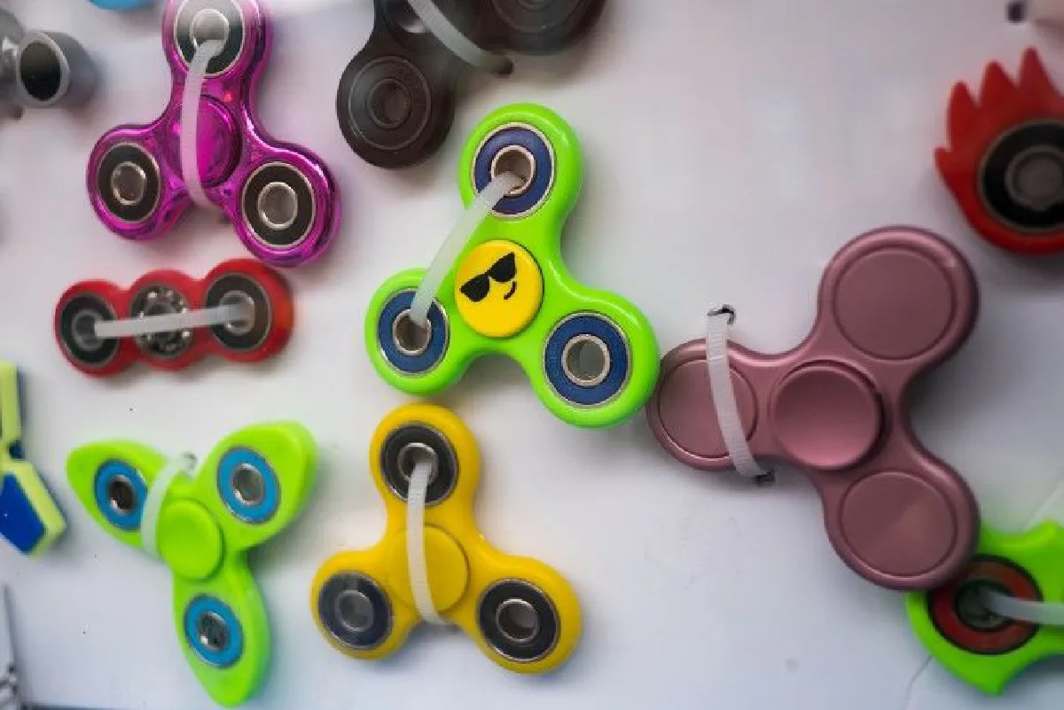 ส่องปรากฏการณ์ "Fidget Spinner" จะฮิตกันอีกนานไหม?