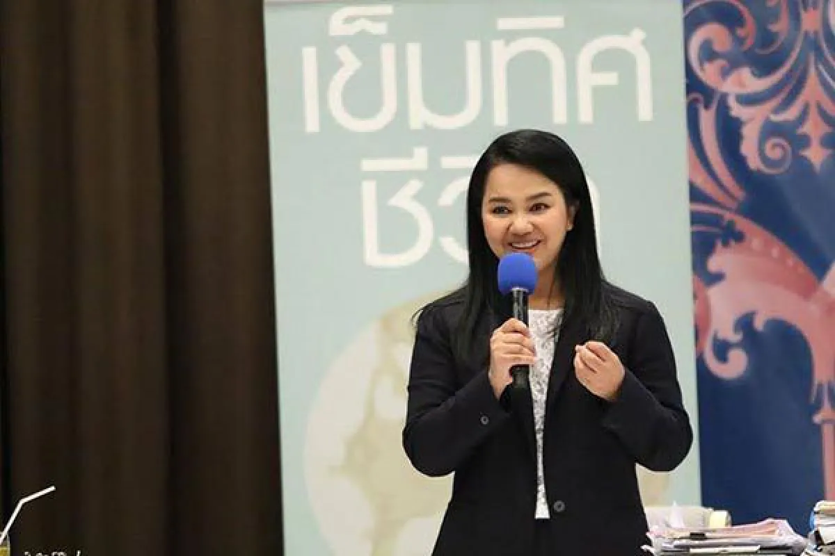 เอ๋ มณีรัตน์ โพสต์ฉะ ครูอ้อย เข็มทิศชีวิต เลิกเอาตนไปโปรโมทคอร์ส