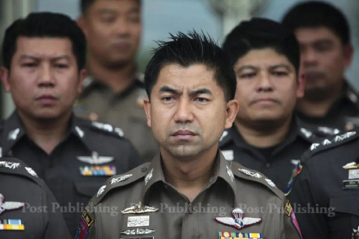 "โจ๊ก หวานเจี๊ยบ" นายพล "ยอดมนุษย์"