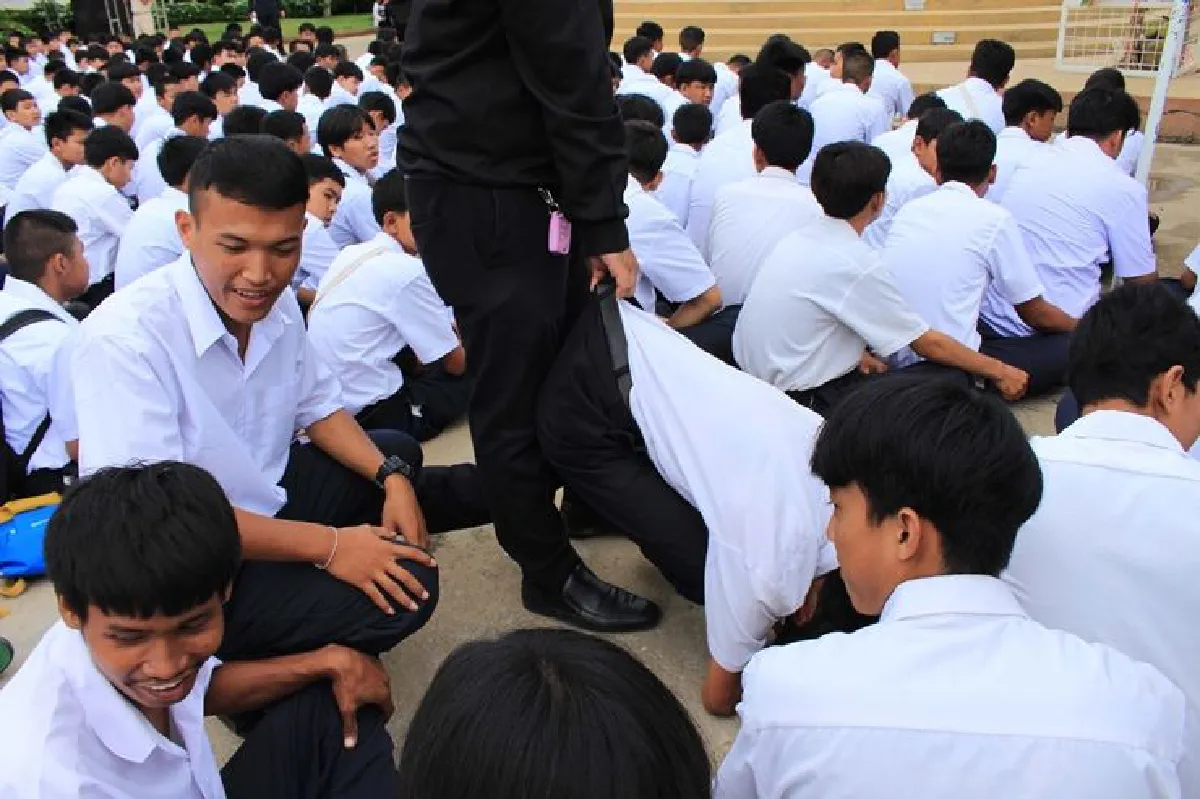 วิทยาลัยเทคนิคจัดพิธีไหว้ครู-นักศึกษาลุกขึ้นร่ายรำหมู่