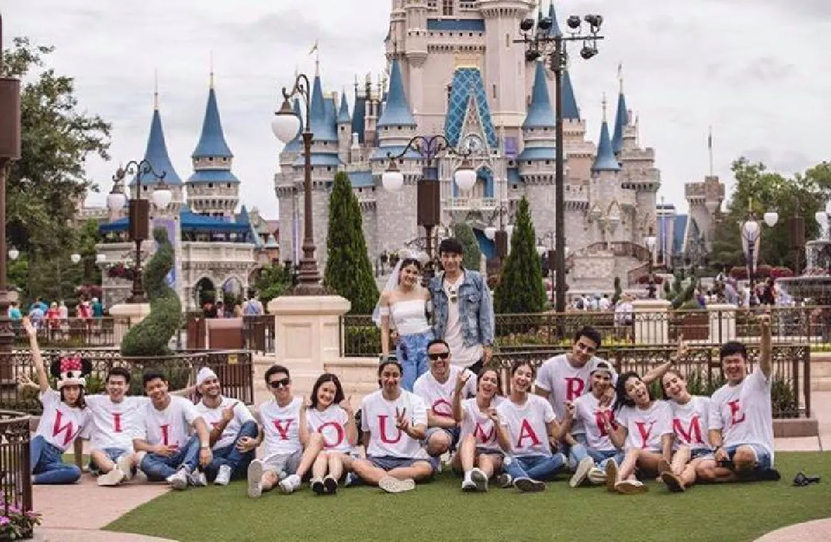มาร์กี้ เซย์เยส! ป๊อก ทำเซอร์ไพรส์ขอแต่งงานกลางดิสนีย์แลนด์