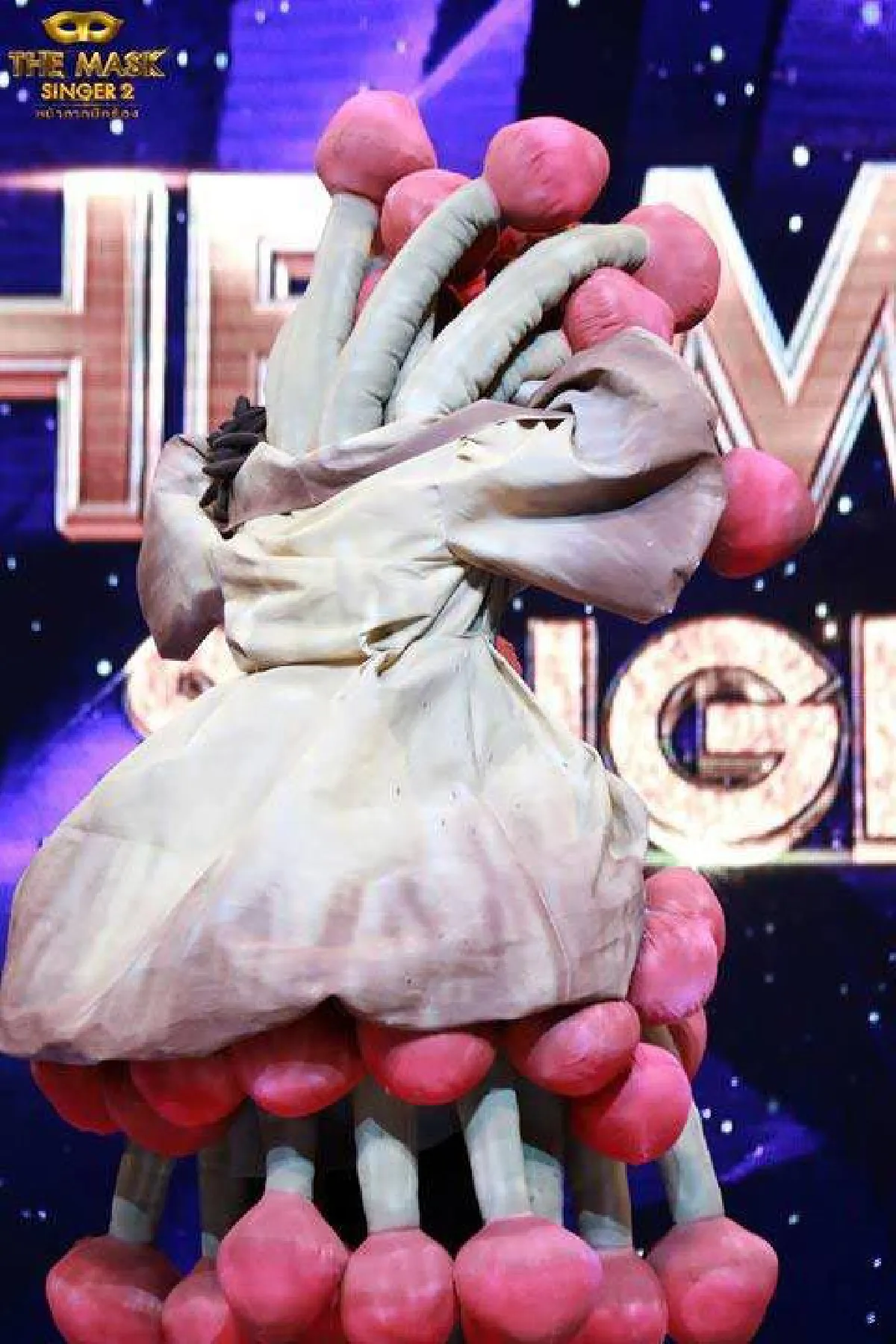 ทายกันอยู่นั่นแหละ! ต้นหอม ศกุนตลา สวมหน้ากากเห็ดมาให้มันจบๆ